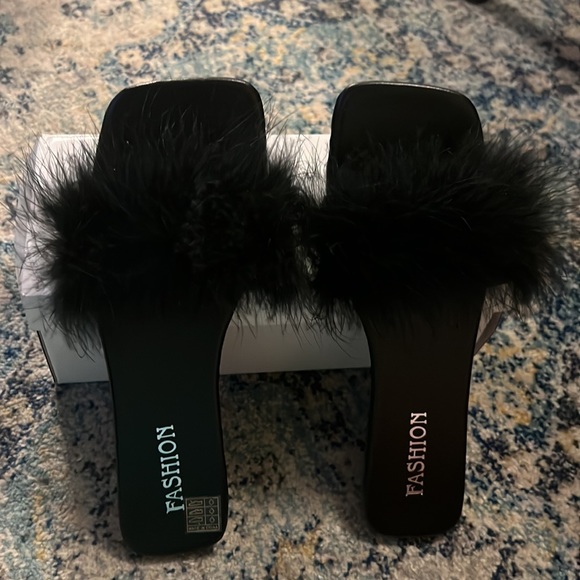 Shoes - Feather Sandals with Marilyn Monroe flair! Gorgeous! NEW